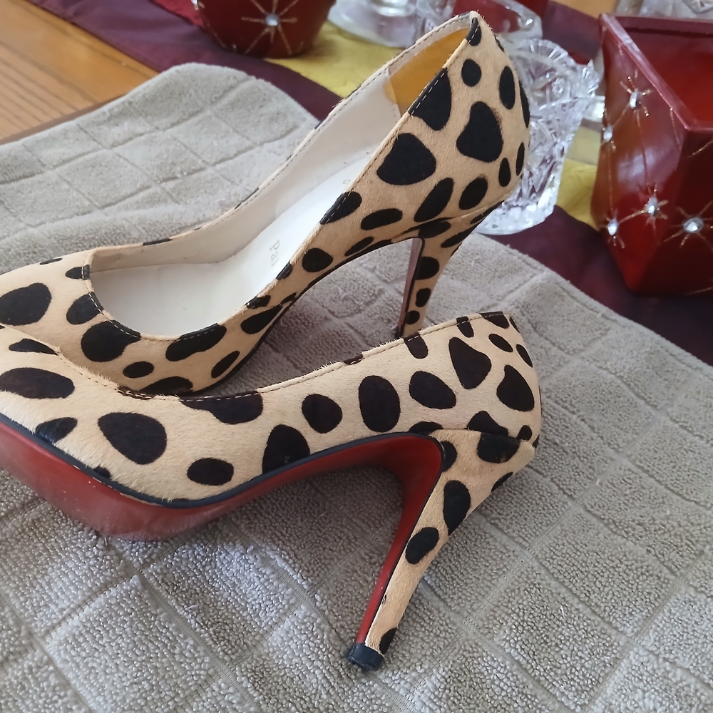 Christian Louboutin Spotted Black and Tan Heels - Picture 4 of 10